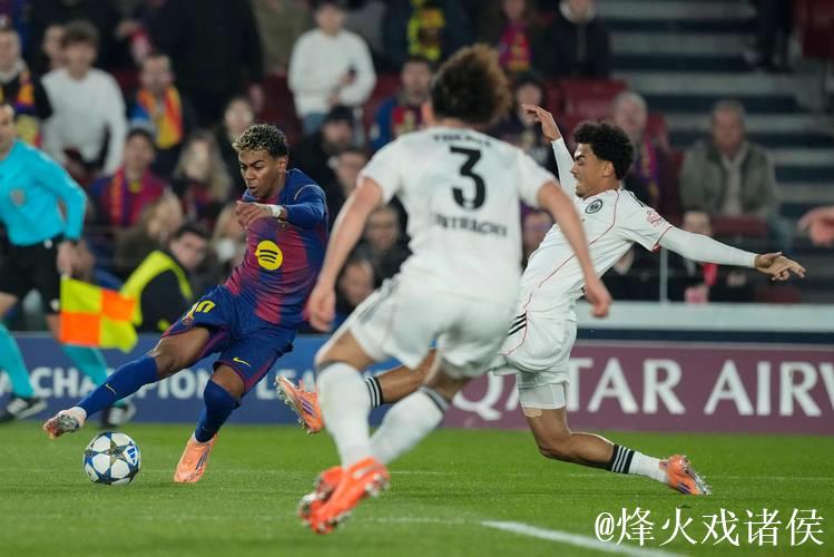 法兰克福主帅:球队上次客战巴萨是次伟大的经历 法兰克福主帅:球队上次客战巴萨是次伟大的经历