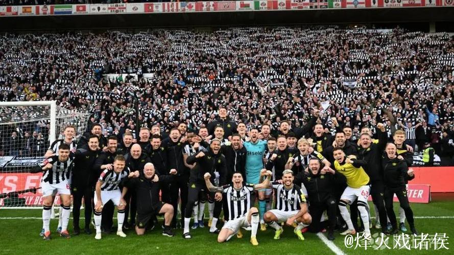 复仇,桑德兰主场击败纽卡后复刻纽卡两年前赢球的庆祝方式 复仇,桑德兰主场击败纽卡后复刻纽卡两年前赢球的庆祝方式